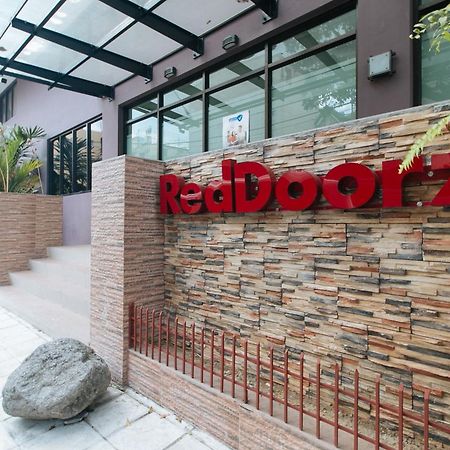 Reddoorz Plus At Evangelista Street Makati Makati City Exterior photo