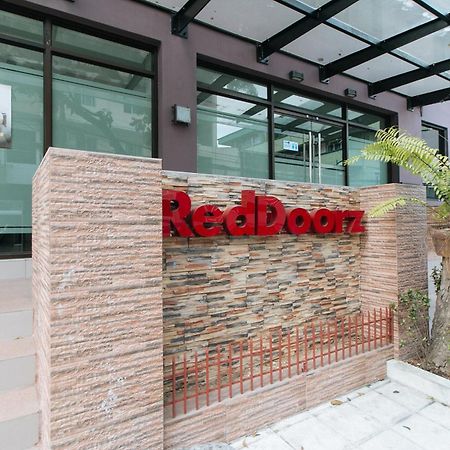 Reddoorz Plus At Evangelista Street Makati Makati City Exterior photo