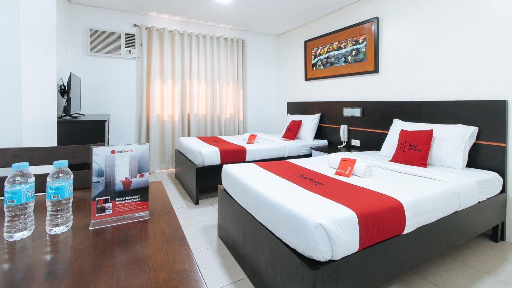 Reddoorz Plus At Evangelista Street Makati Makati City Exterior photo