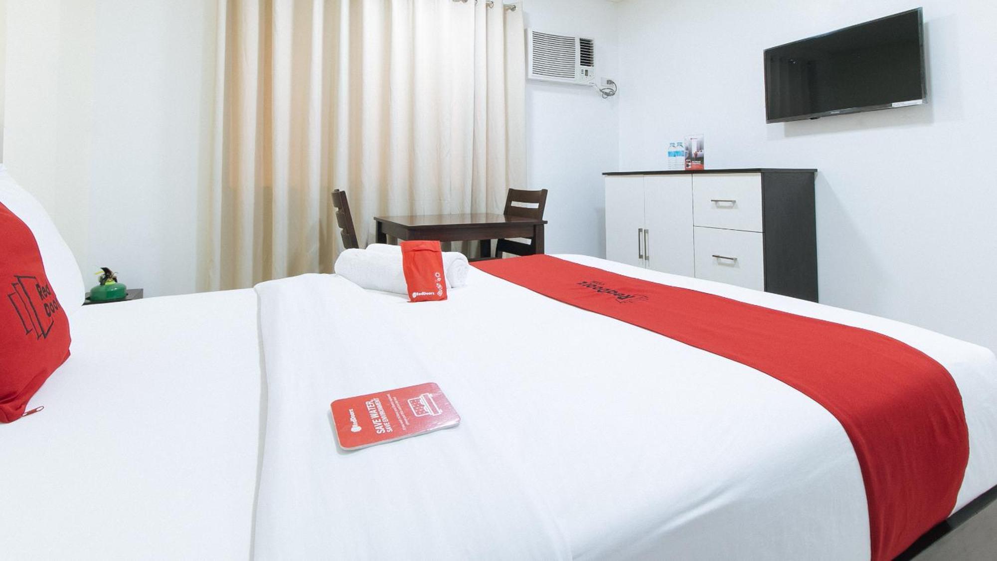 Reddoorz Plus At Evangelista Street Makati Makati City Exterior photo