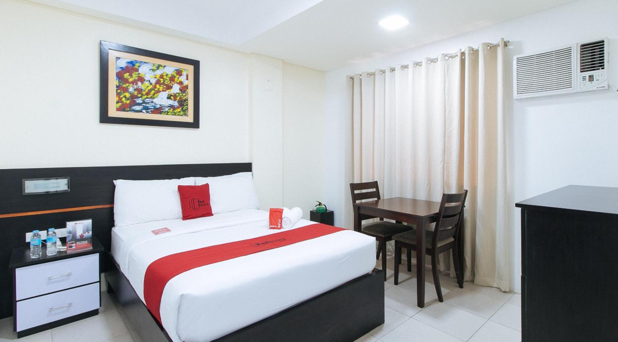 Reddoorz Plus At Evangelista Street Makati Makati City Exterior photo