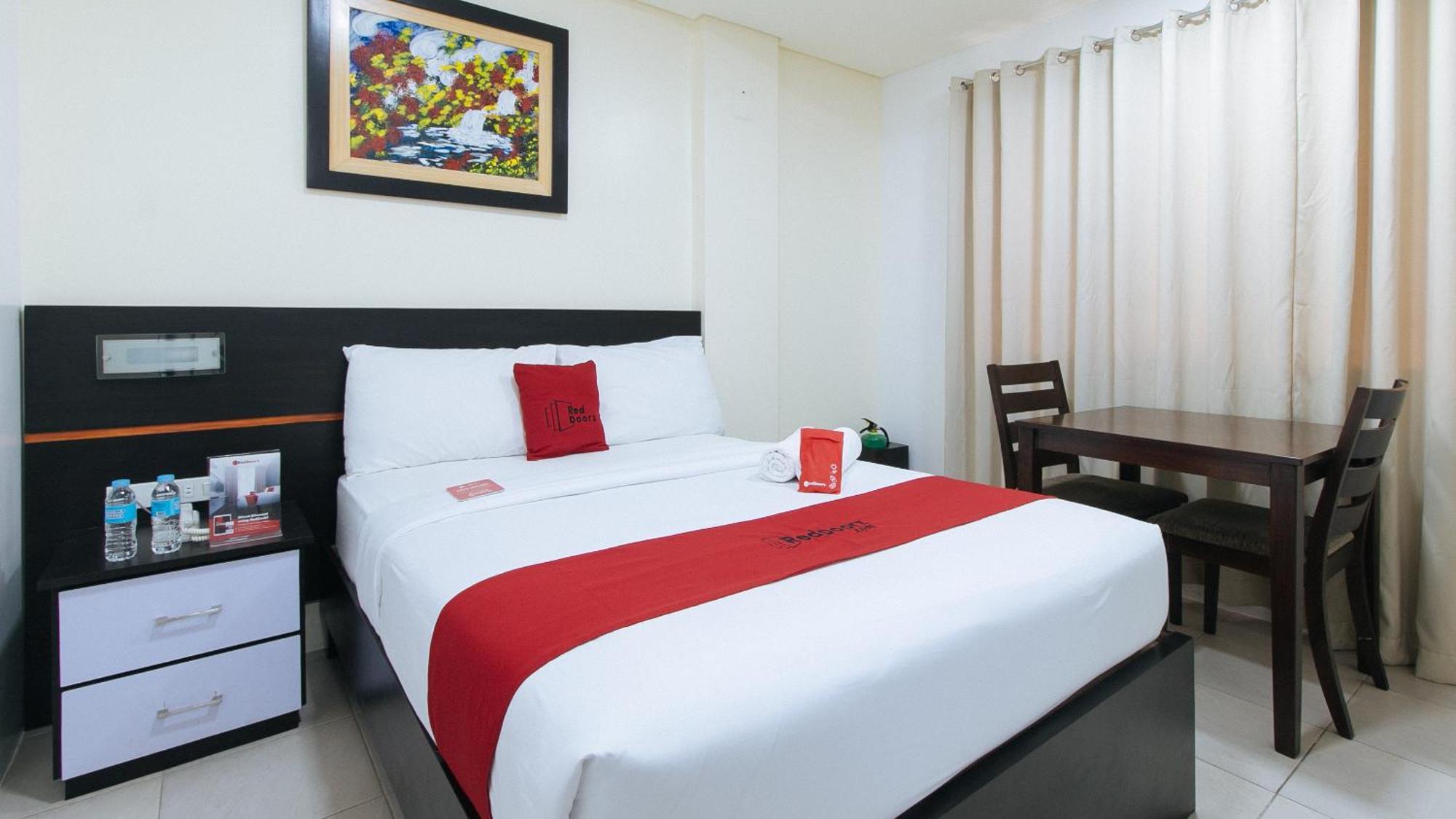 Reddoorz Plus At Evangelista Street Makati Makati City Exterior photo