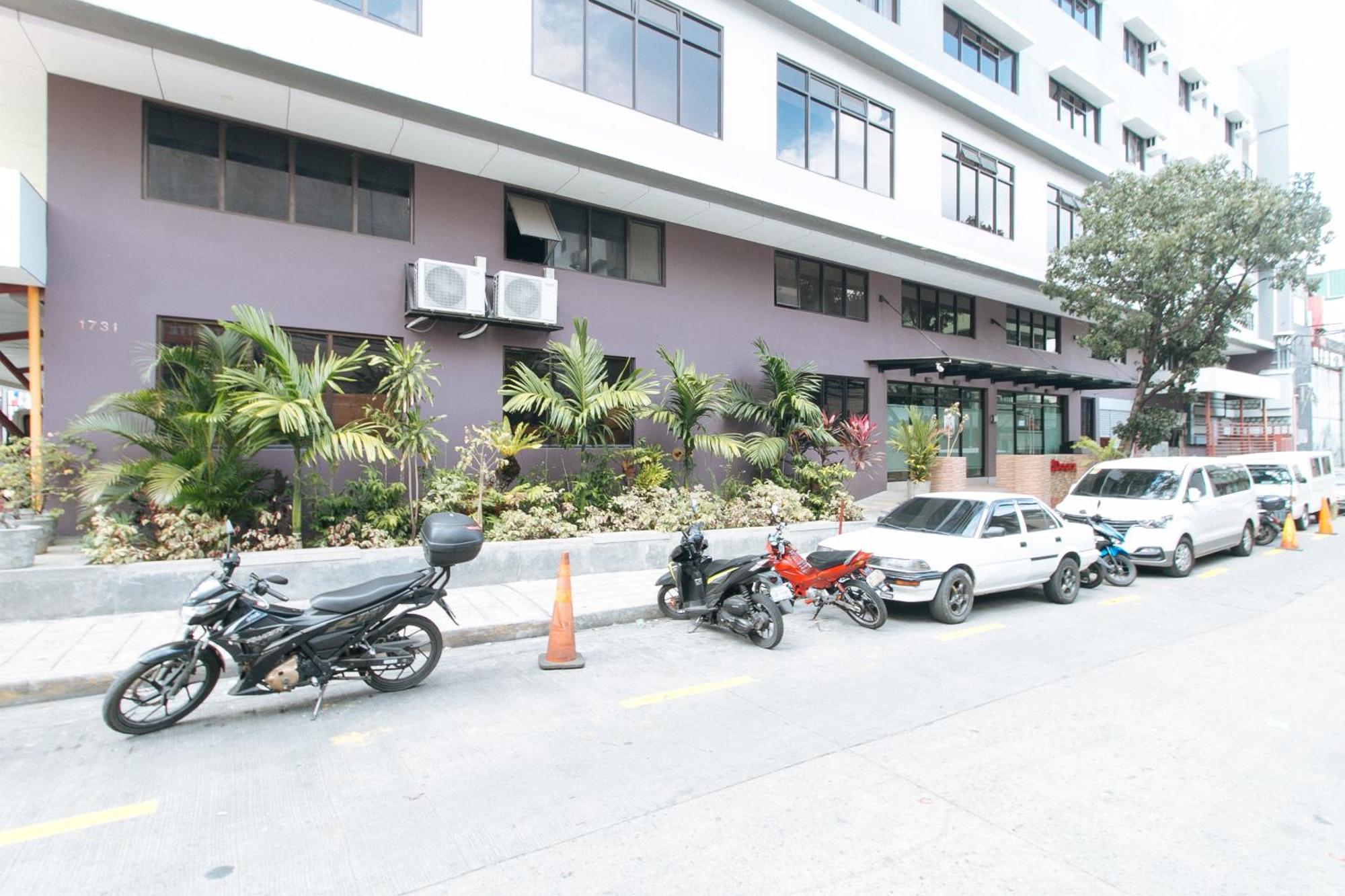 Reddoorz Plus At Evangelista Street Makati Makati City Exterior photo