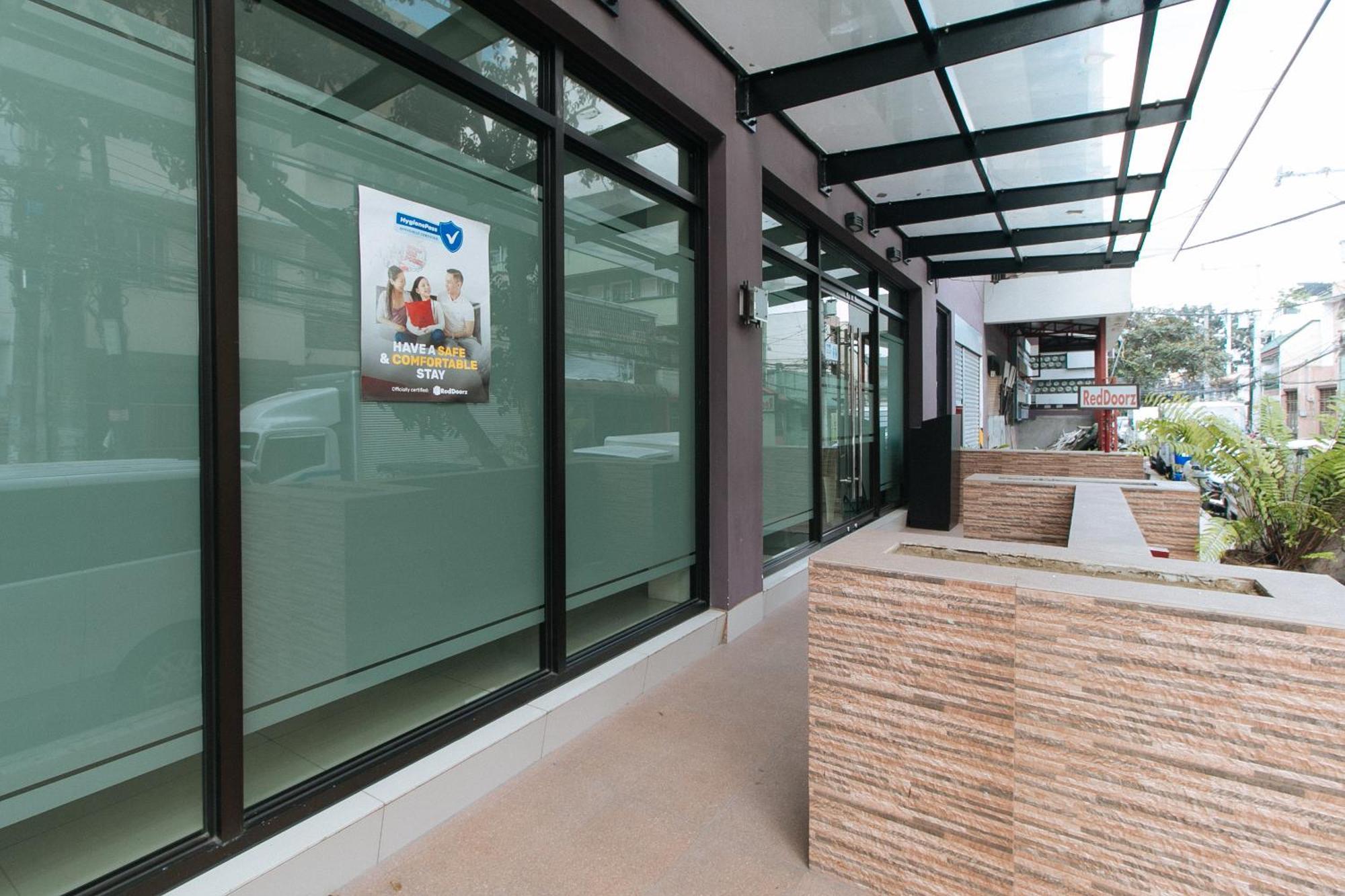 Reddoorz Plus At Evangelista Street Makati Makati City Exterior photo