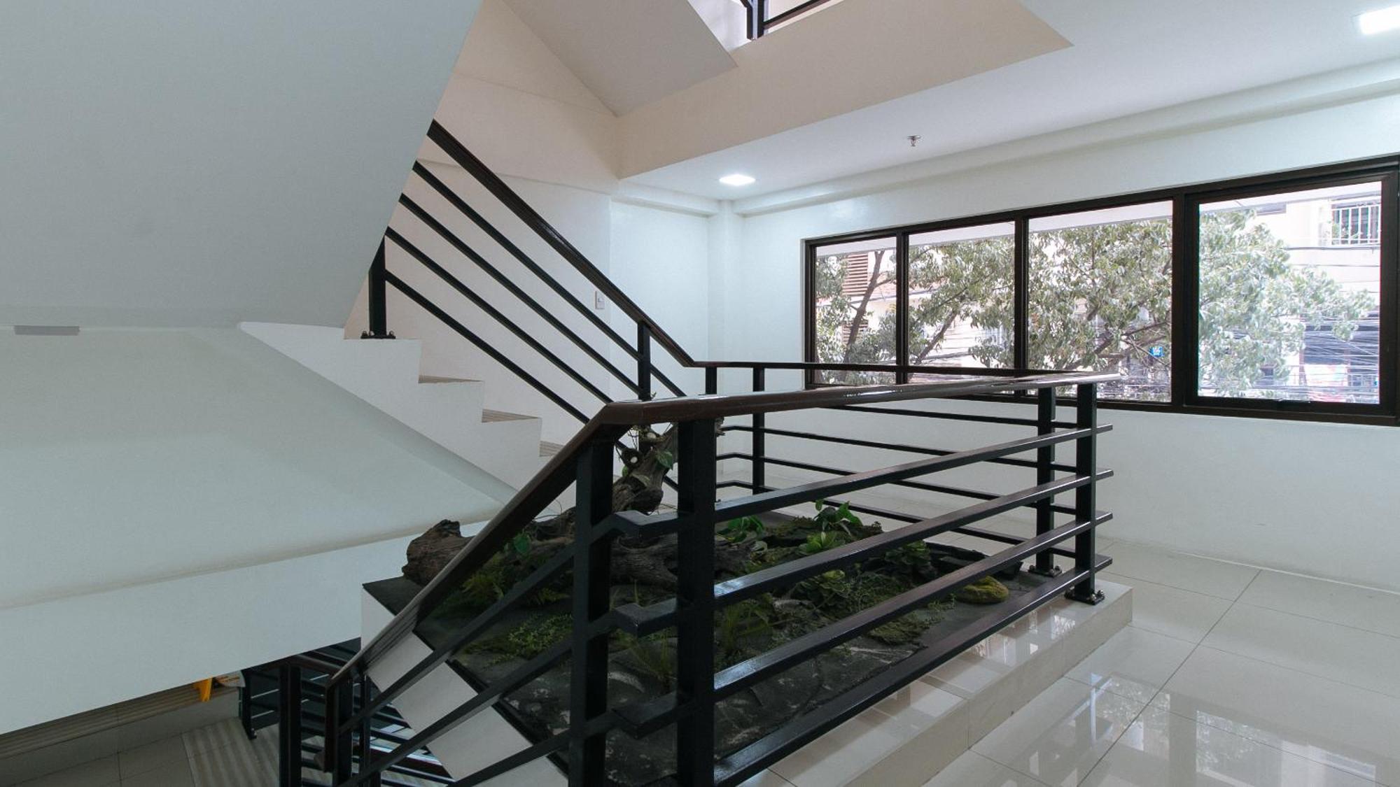 Reddoorz Plus At Evangelista Street Makati Makati City Exterior photo