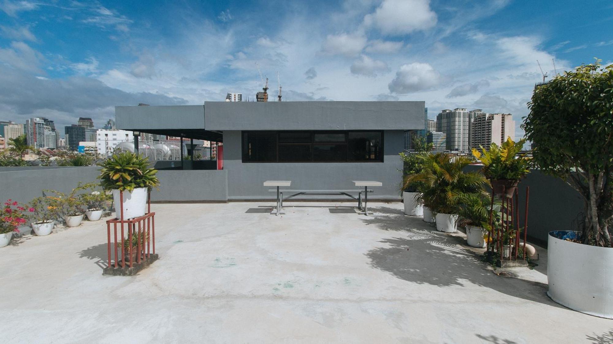 Reddoorz Plus At Evangelista Street Makati Makati City Exterior photo