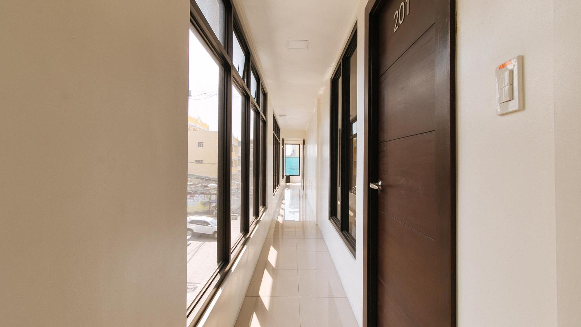 Reddoorz Plus At Evangelista Street Makati Makati City Exterior photo